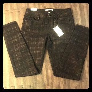 Black slight plaid design pants